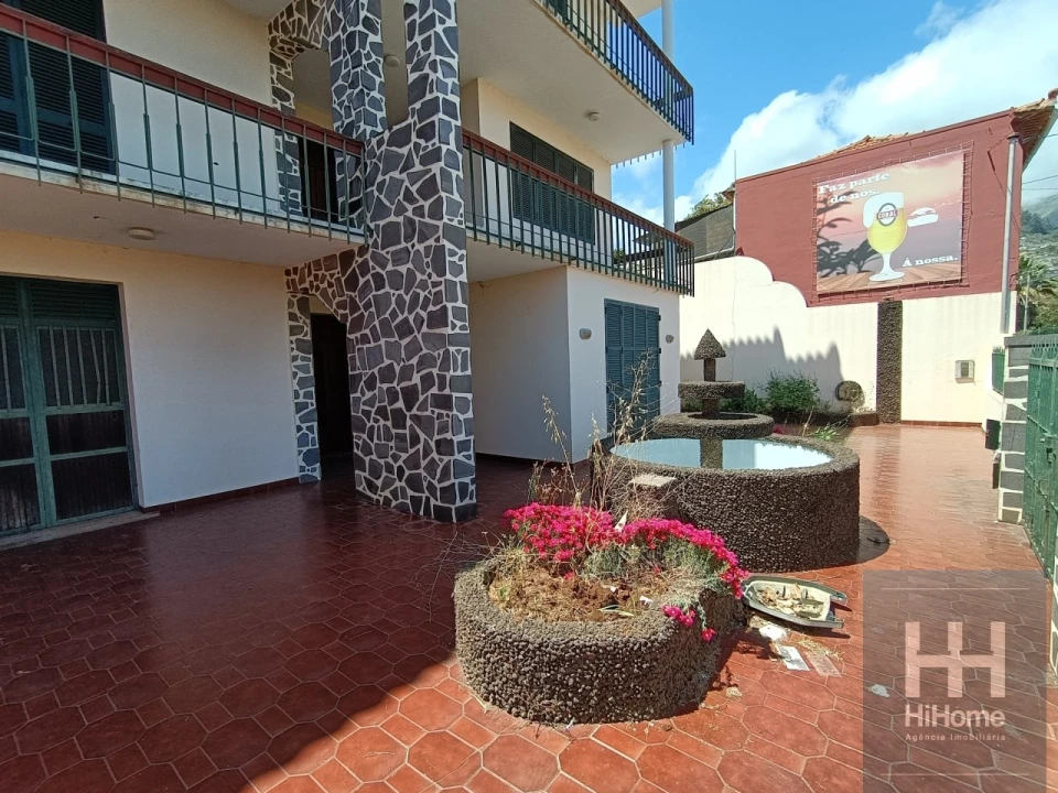Moradia T4 para Venda em Santo Antonio Foto 2
