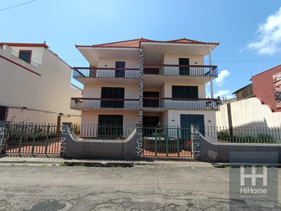 Moradia T4 para Venda em Santo Antonio Foto 1