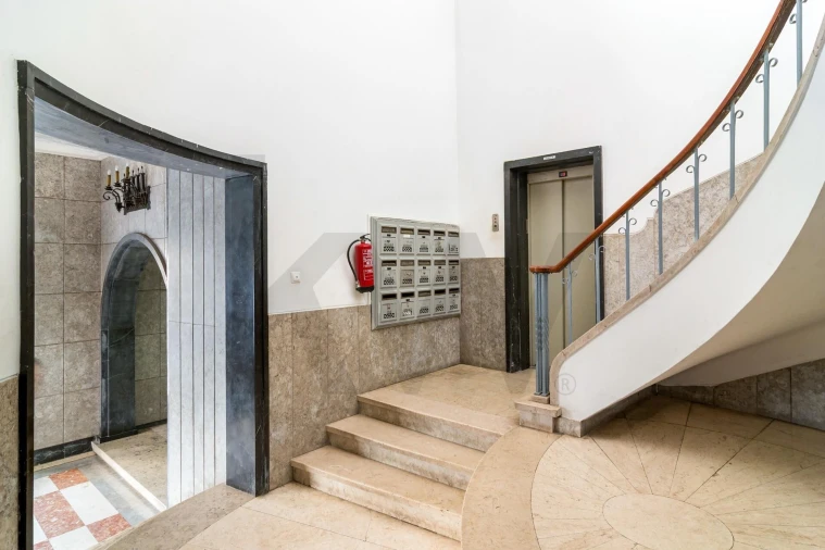 Apartamento T1 para Venda em Santo António Foto 23