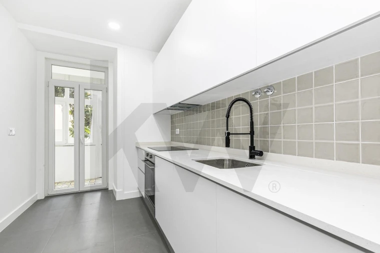 Apartamento T2 para Venda em Arroios Foto 2