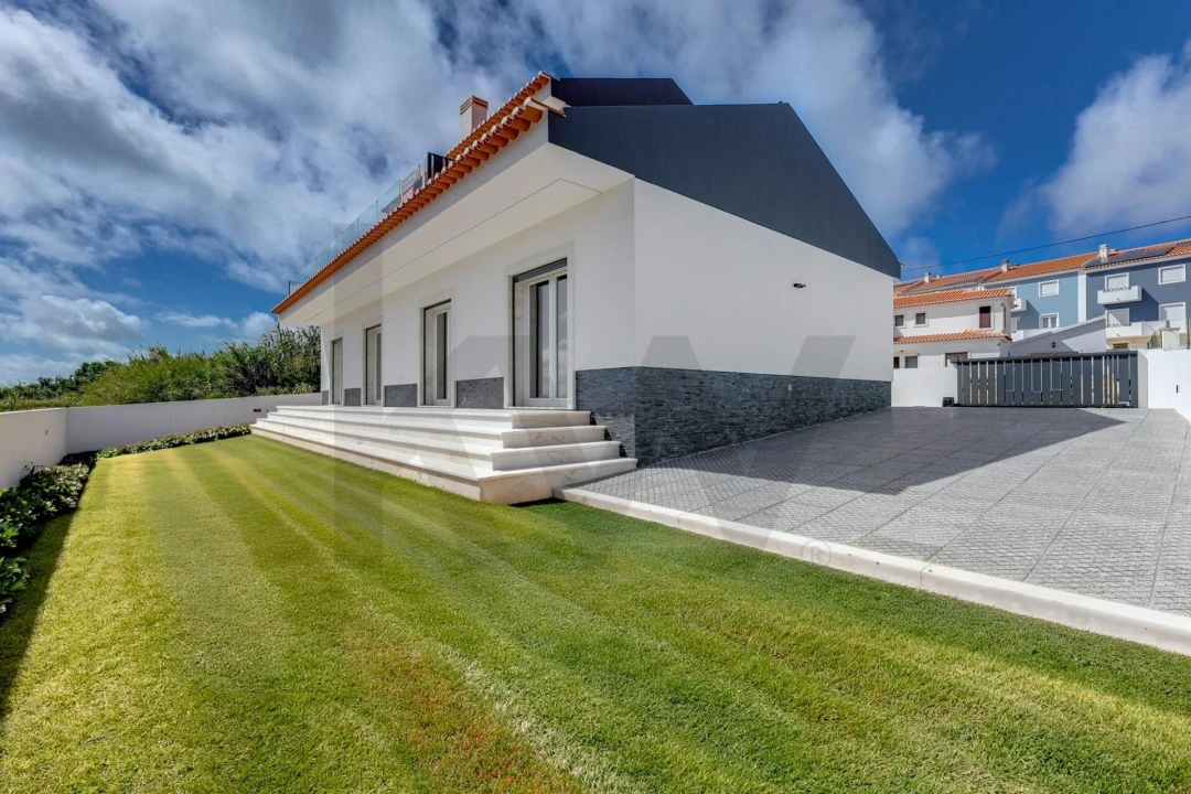Moradia T4 para Venda em Encarnação Foto 29