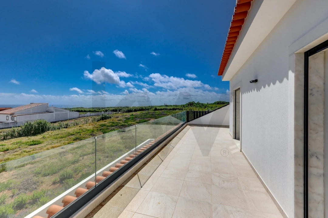 Moradia T4 para Venda em Encarnação Foto 24