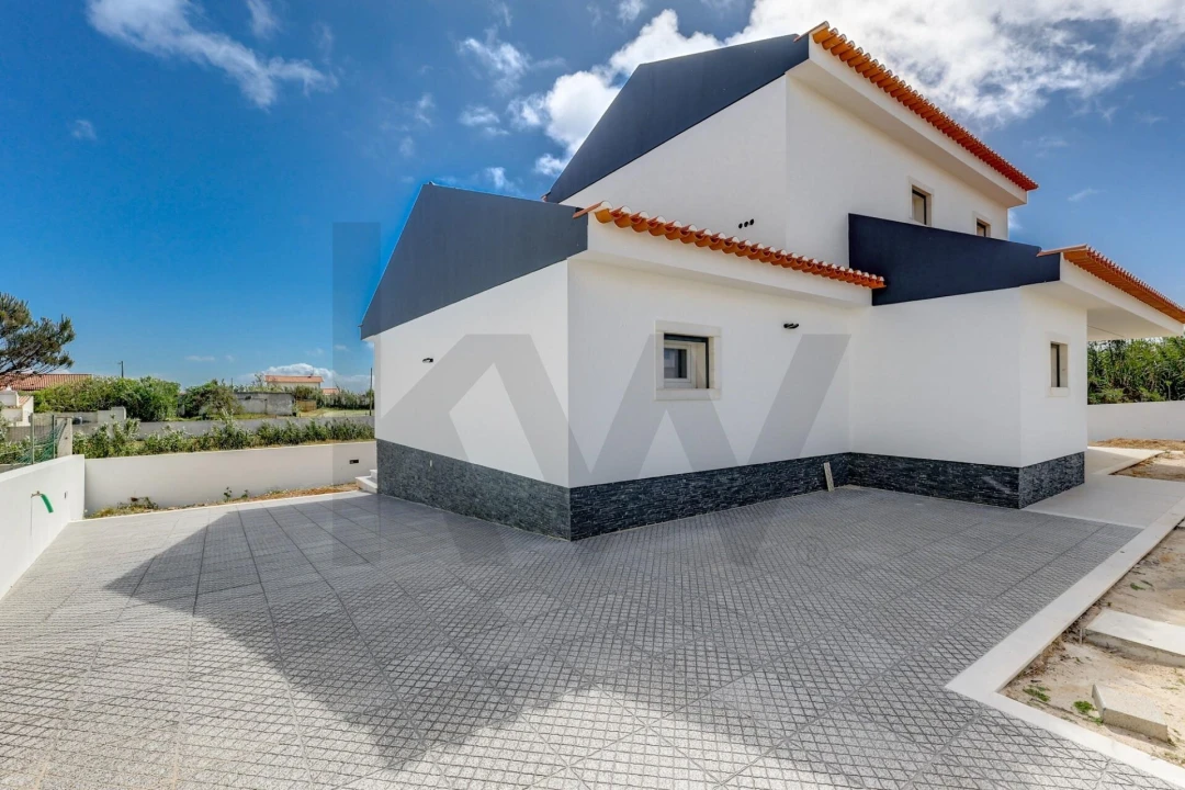 Moradia T4 para Venda em Encarnação Foto 31