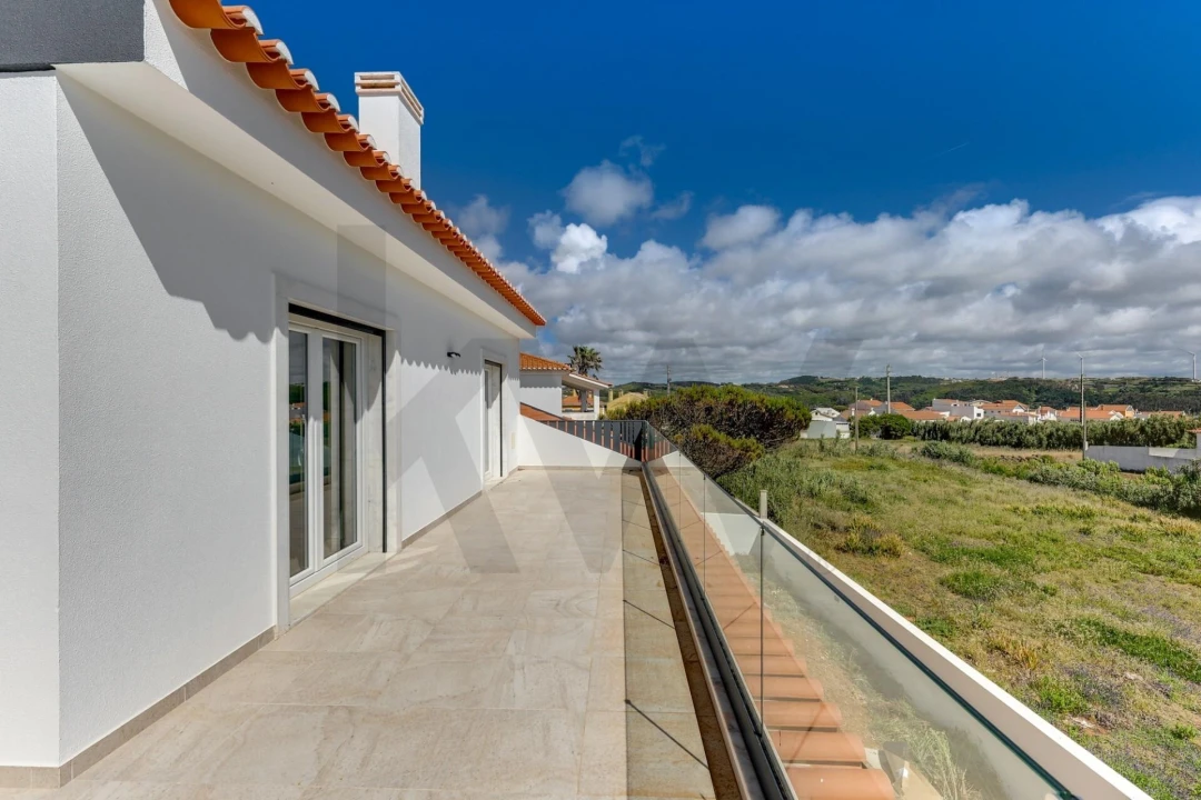 Moradia T4 para Venda em Encarnação Foto 26
