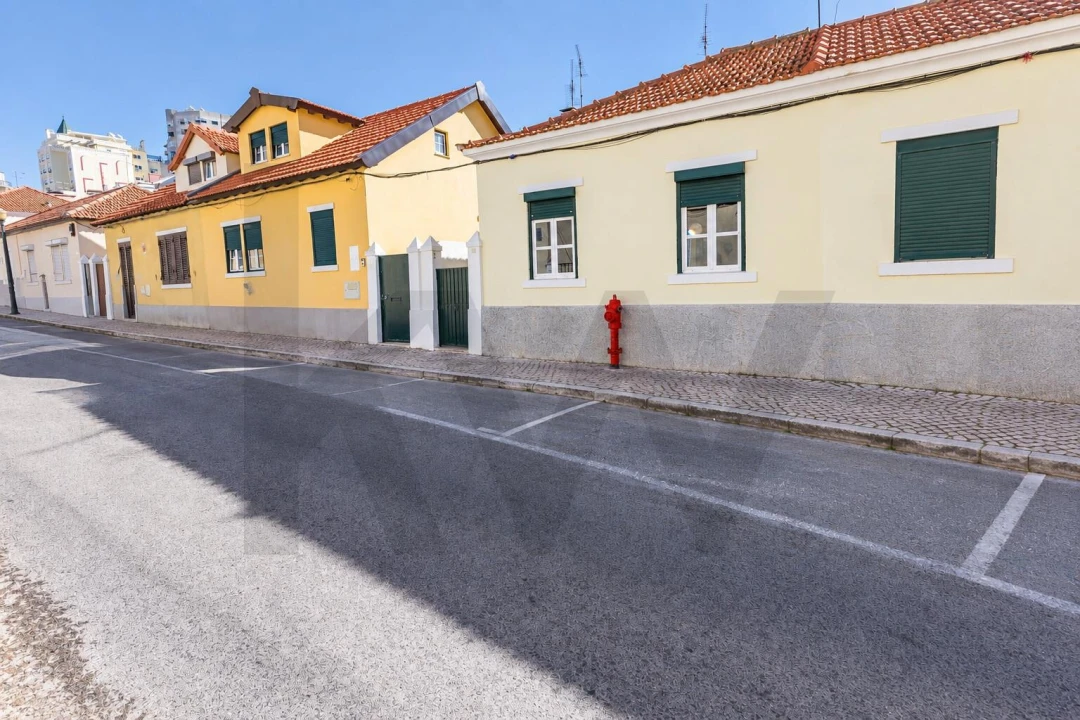 Moradia T2 para Venda em Areeiro Foto 2