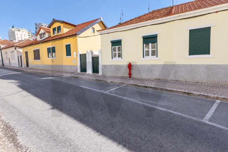 Moradia T2 para Venda em Areeiro Foto 2