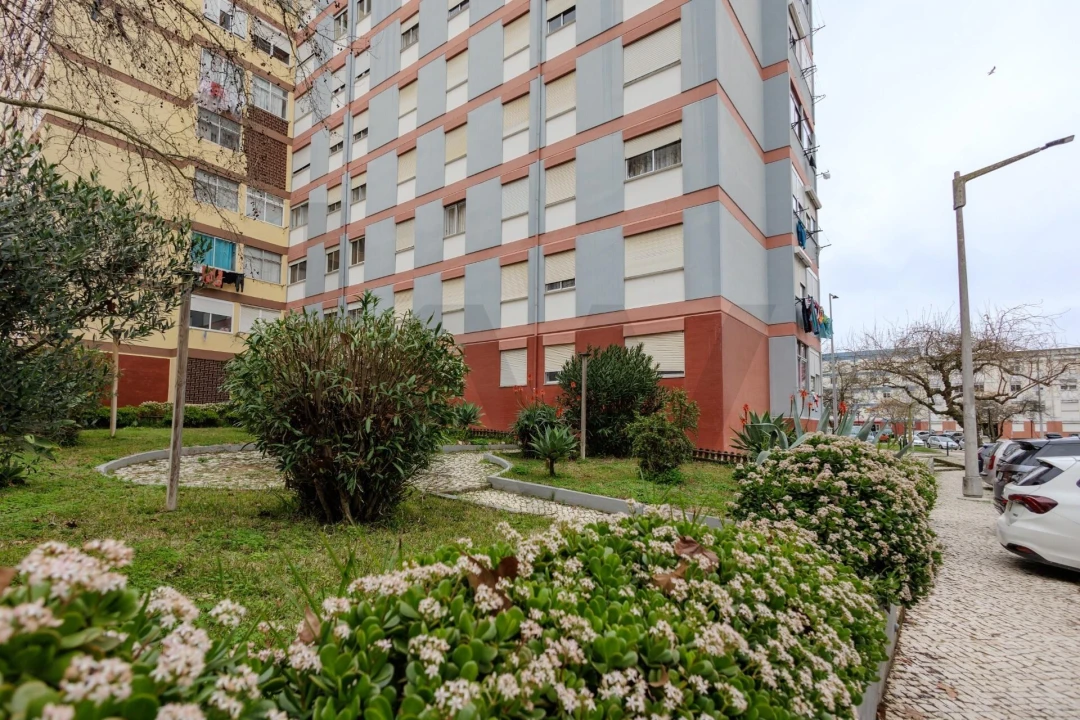 Apartamento T2 para Venda em Corroios Foto 36
