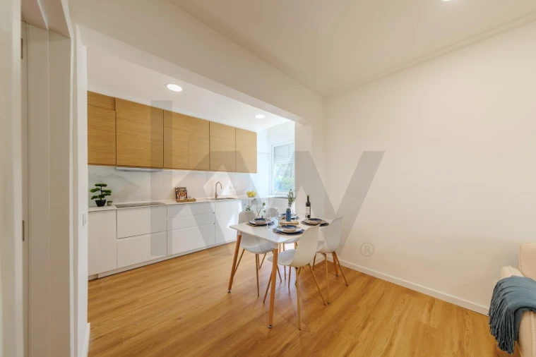 Apartamento T2 para Venda em Corroios Foto 9