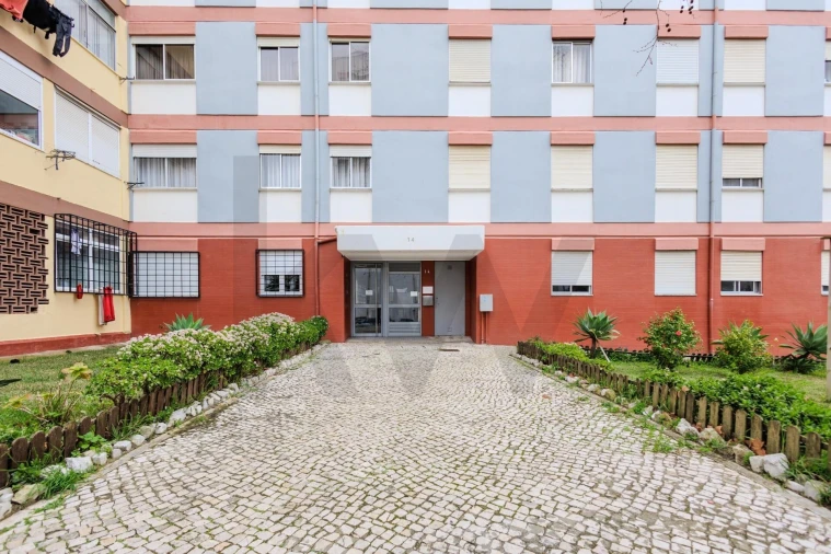 Apartamento T2 para Venda em Corroios Foto 38