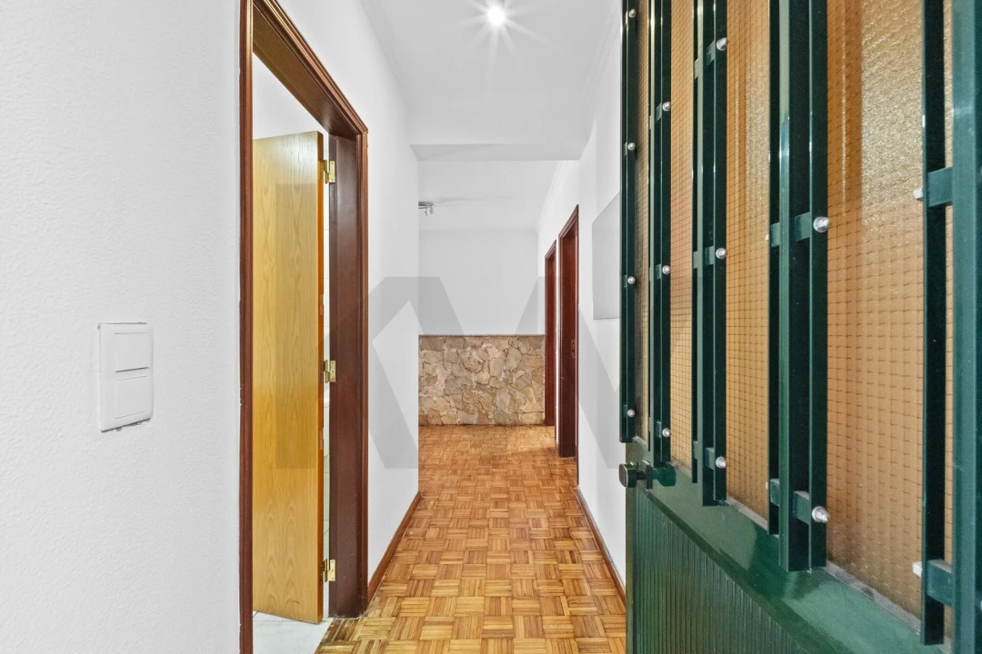Apartamento T2 para Venda em Caniço Foto 11