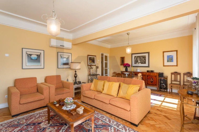 Apartamento T3 para Venda em Areeiro Foto 2