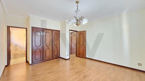 Moradia T3 para Arrendamento em Oliveirinha