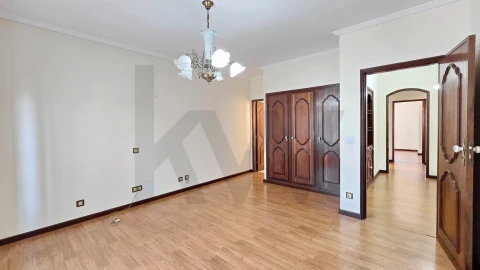 Moradia T3 para Arrendamento em Oliveirinha
