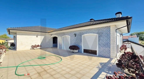 Moradia T3 para Arrendamento em Oliveirinha