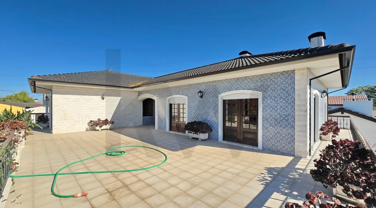 Moradia T3 para Arrendamento em Oliveirinha Foto 43