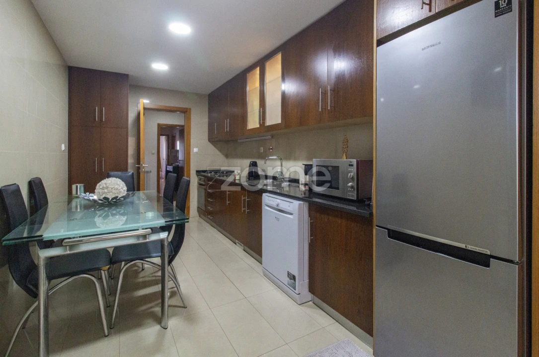 Apartamento T3 para Arrendamento em Ferreiros e Gondizalves Foto 6