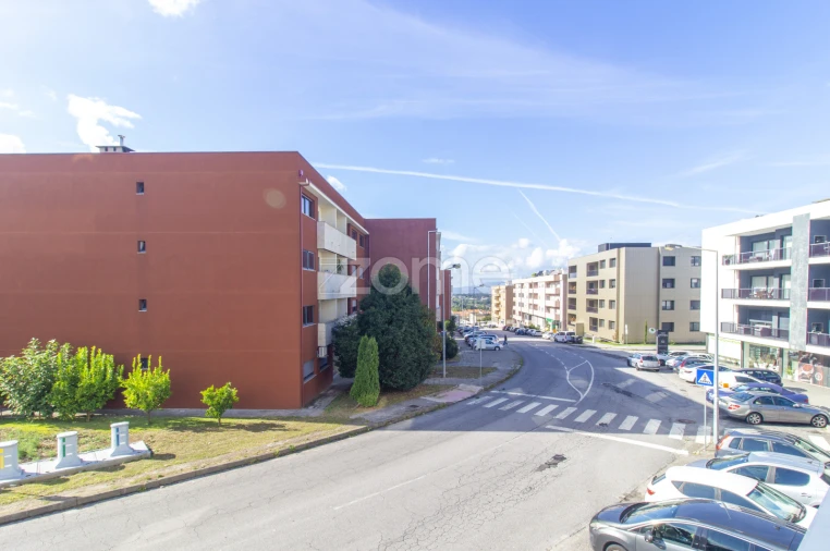 Apartamento T3 para Arrendamento em Ferreiros e Gondizalves Foto 21