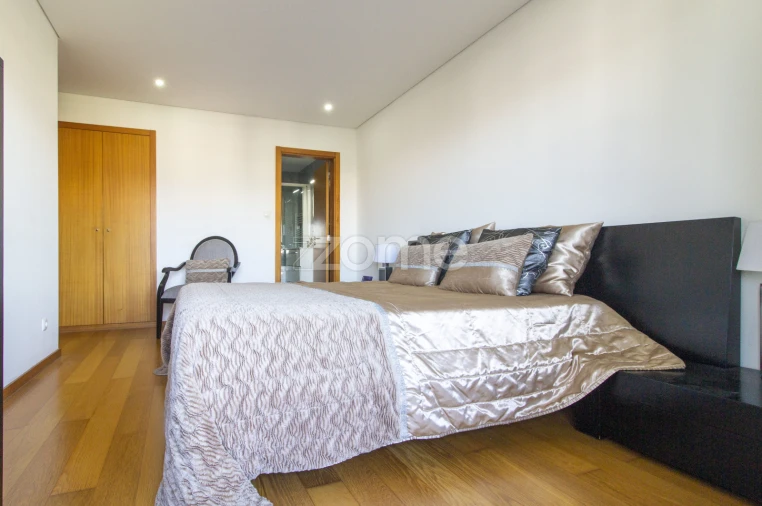 Apartamento T3 para Arrendamento em Ferreiros e Gondizalves Foto 14