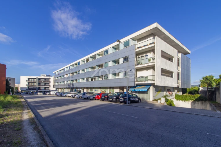 Apartamento T3 para Arrendamento em Ferreiros e Gondizalves Foto 2