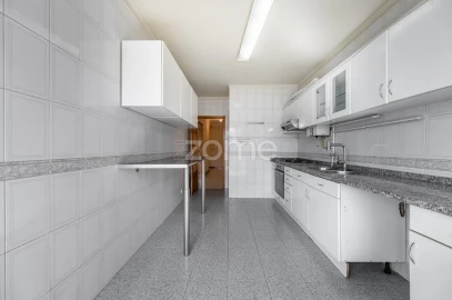 Apartamento T4 para Venda em Braga (Maximinos, Sé e Cividade)