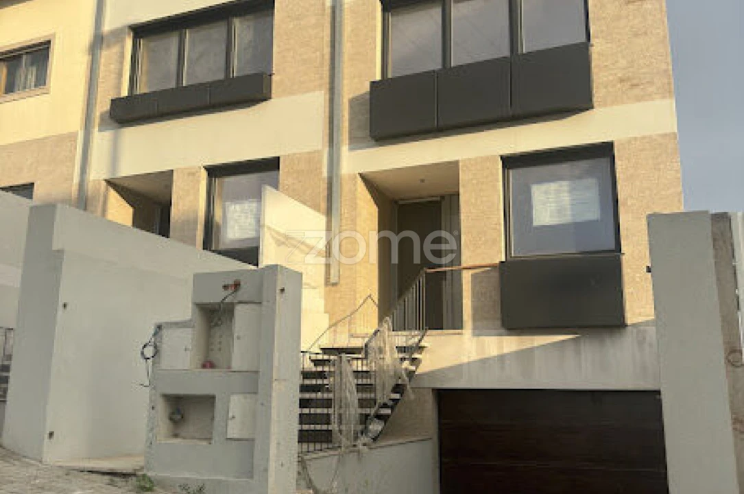 Moradia T4 para Venda em Custóias, Leça do Balio e Guifões Foto 1