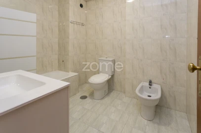 Apartamento T3 para Venda em Mafamude e Vilar do Paraíso