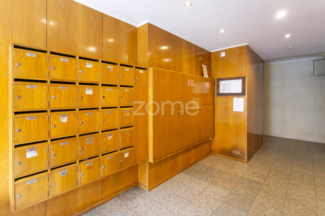 Apartamento T3 para Venda em Mafamude e Vilar do Paraíso Foto 34