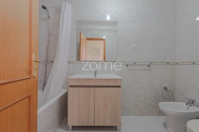 Apartamento T2 para Venda em Guilhabreu