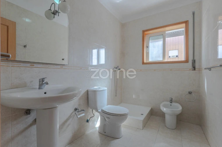 Apartamento T2 para Venda em Guilhabreu Foto 6