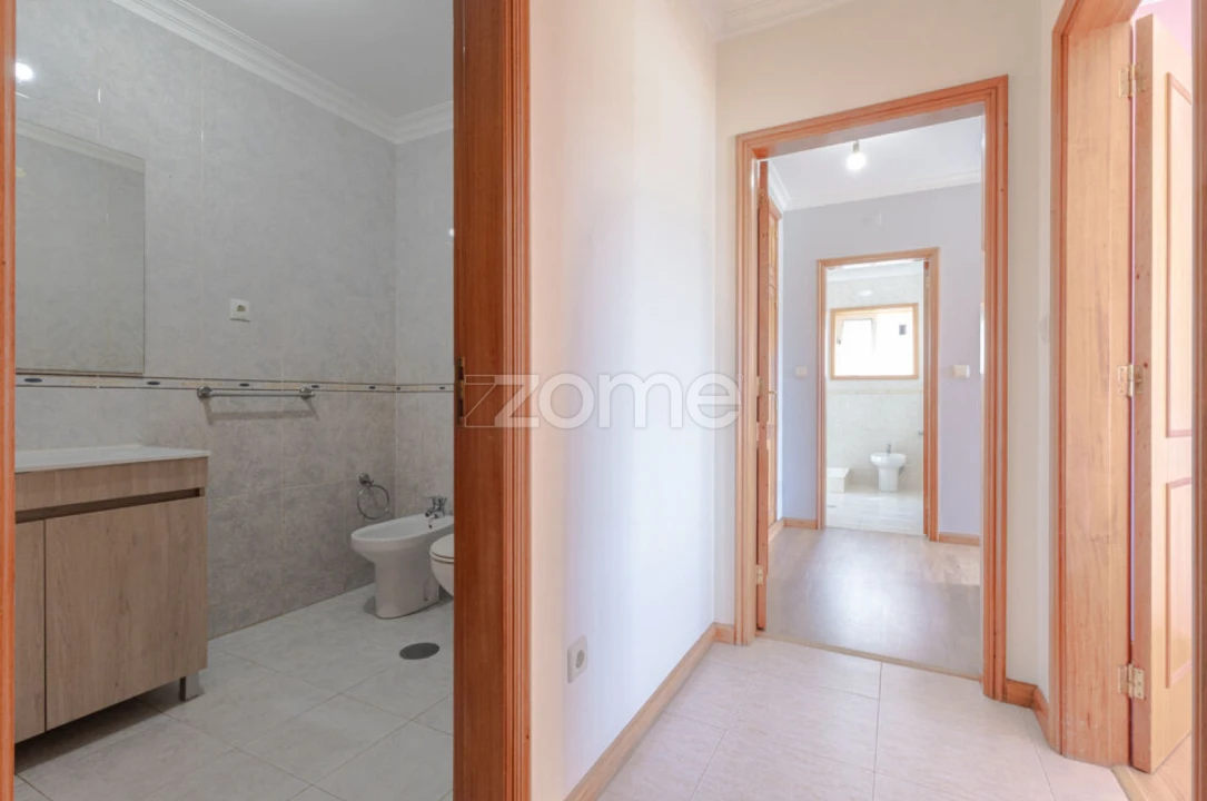 Apartamento T2 para Venda em Guilhabreu Foto 14