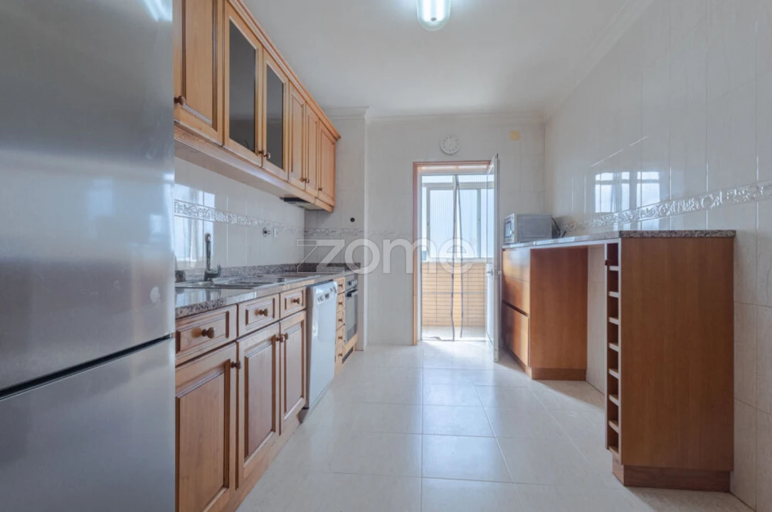 Apartamento T2 para Venda em Guilhabreu Foto 3