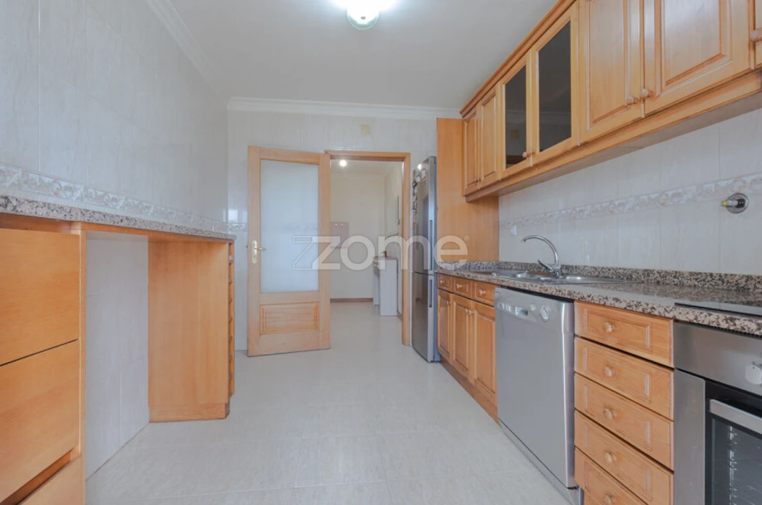 Apartamento T2 para Venda em Guilhabreu Foto 4