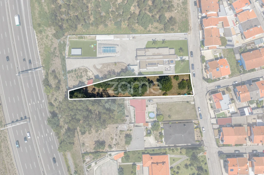 Terreno para Venda em Mafamude e Vilar do Paraíso Foto 1