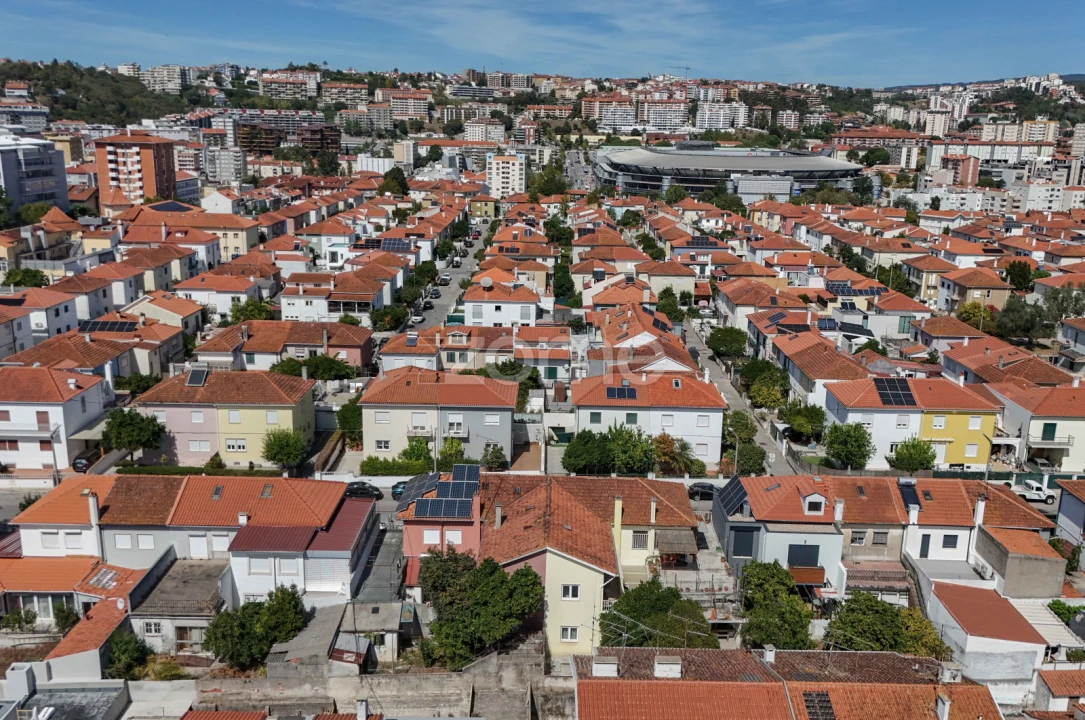 Moradia T4 para Venda em Santo Antonio dos Olivais Foto 39