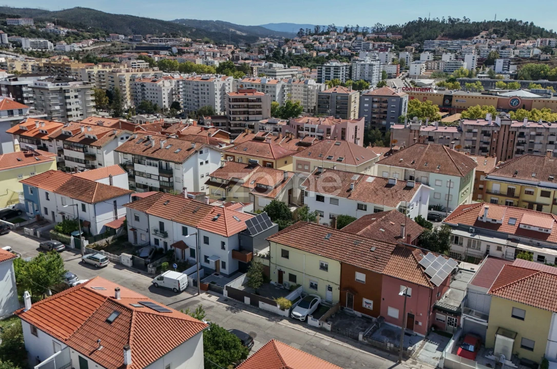 Moradia T4 para Venda em Santo Antonio dos Olivais Foto 40