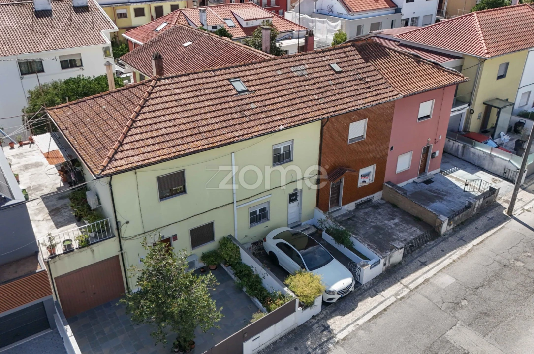 Moradia T4 para Venda em Santo Antonio dos Olivais Foto 41