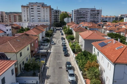 Moradia T4 para Venda em Santo Antonio dos Olivais