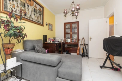 Moradia T4 para Venda em Santo Antonio dos Olivais
