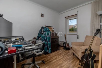 Moradia T4 para Venda em Santo Antonio dos Olivais