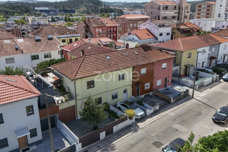 Moradia T4 para Venda em Santo Antonio dos Olivais Foto 36