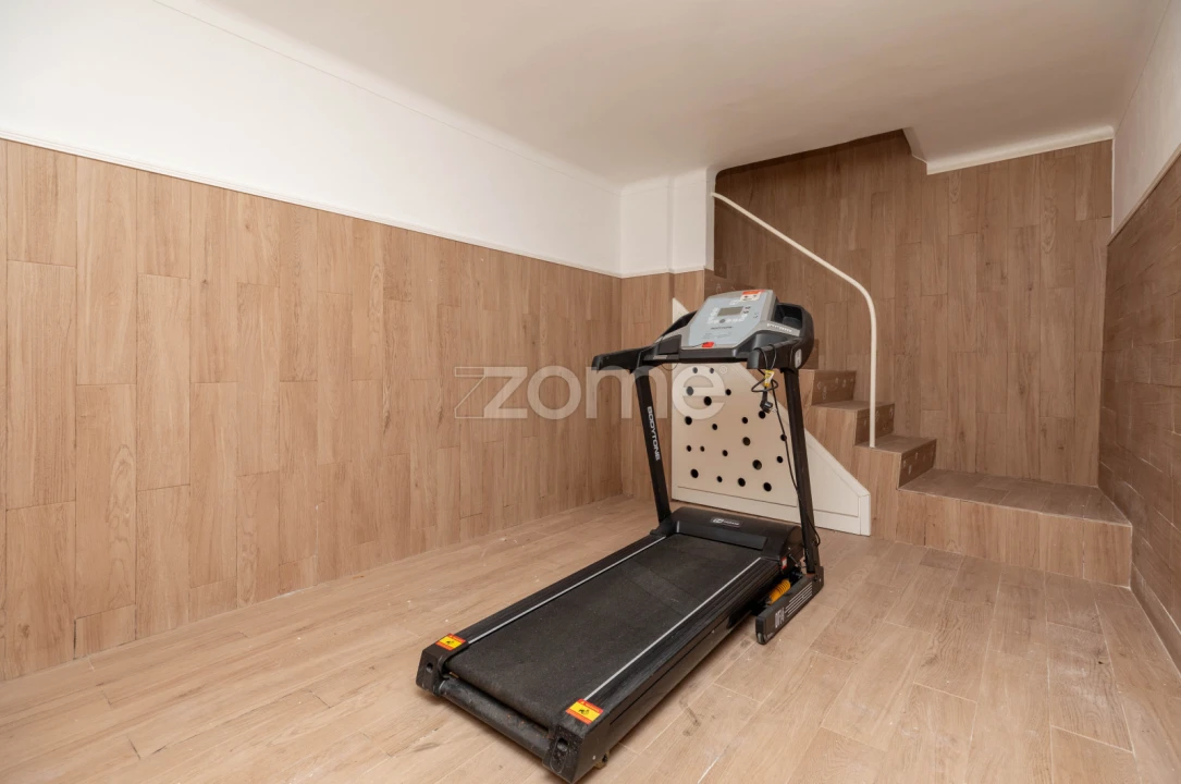 Moradia T4 para Venda em Santo Antonio dos Olivais Foto 20
