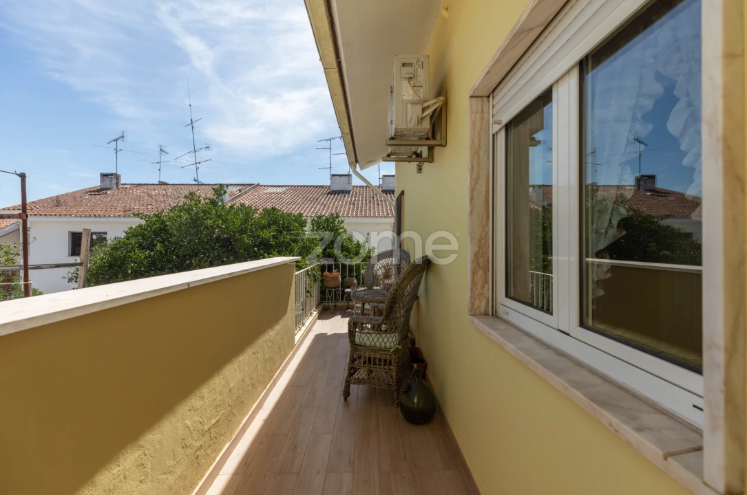 Moradia T4 para Venda em Santo Antonio dos Olivais Foto 29