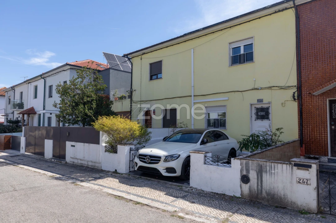 Moradia T4 para Venda em Santo Antonio dos Olivais Foto 32