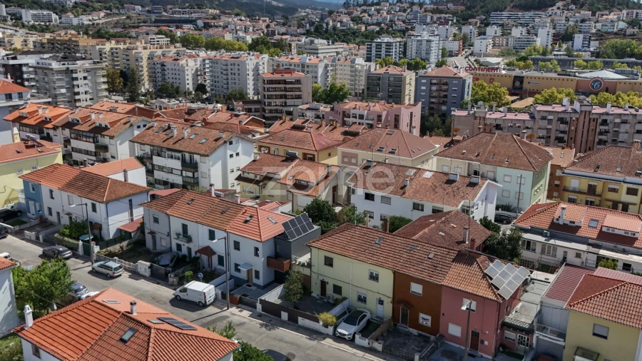 Moradia T4 para Venda em Santo Antonio dos Olivais