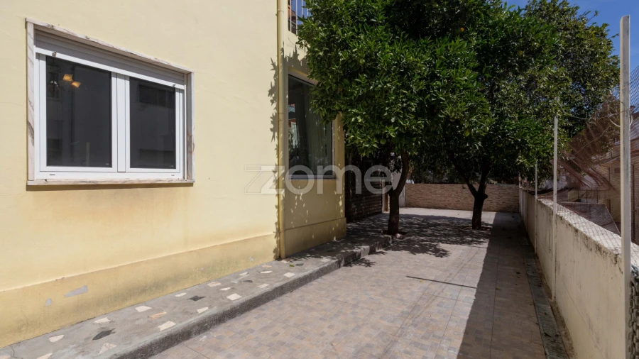 Moradia T4 para Venda em Santo Antonio dos Olivais