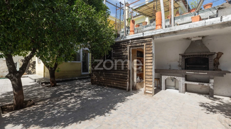 Moradia T4 para Venda em Santo Antonio dos Olivais