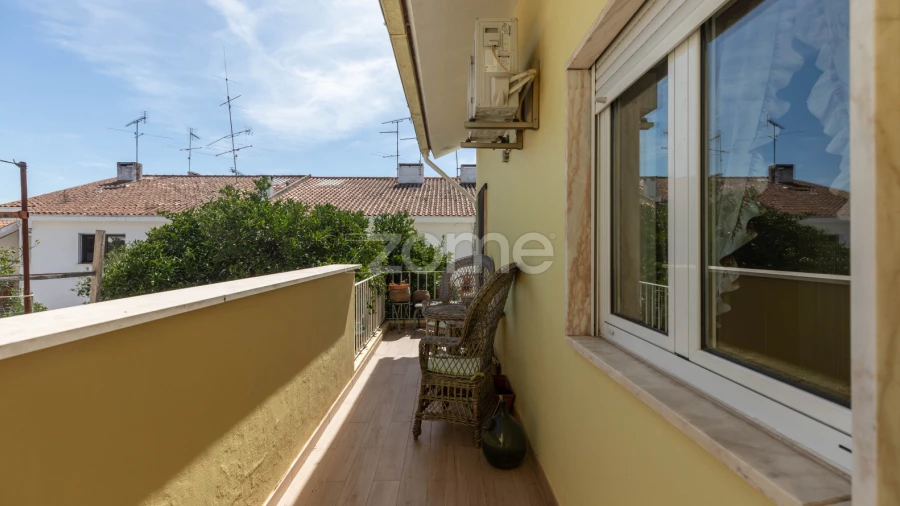 Moradia T4 para Venda em Santo Antonio dos Olivais