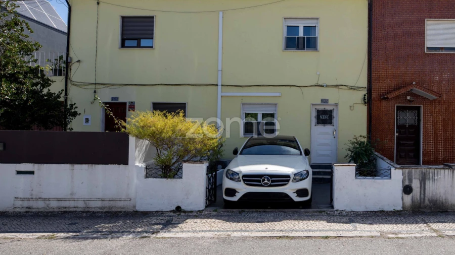 Moradia T4 para Venda em Santo Antonio dos Olivais