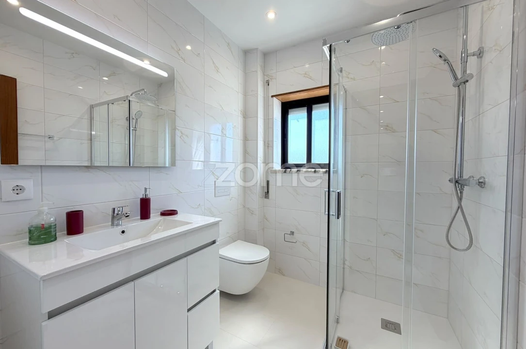 Apartamento T2 para Arrendamento em Santo Antonio dos Olivais Foto 5