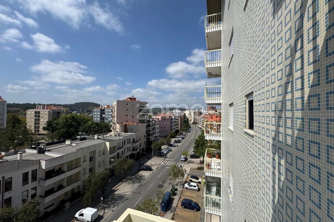 Apartamento T2 para Arrendamento em Santo Antonio dos Olivais Foto 9